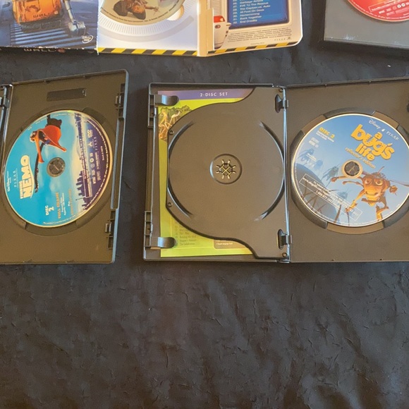 ⚡️⚡️5/$20 🍿Finding Nemo, monsters Inc., bugs life,Wall - E  &The Incredibles 🍿 - Picture 3 of 5